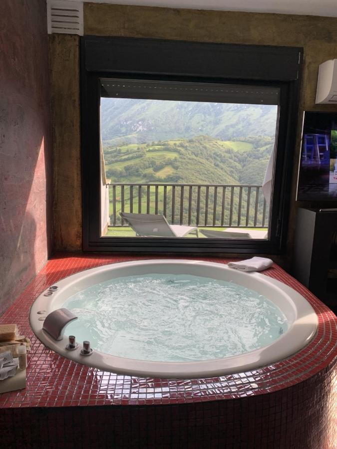Deluxe Double Room Bath,1134160066:JPEG