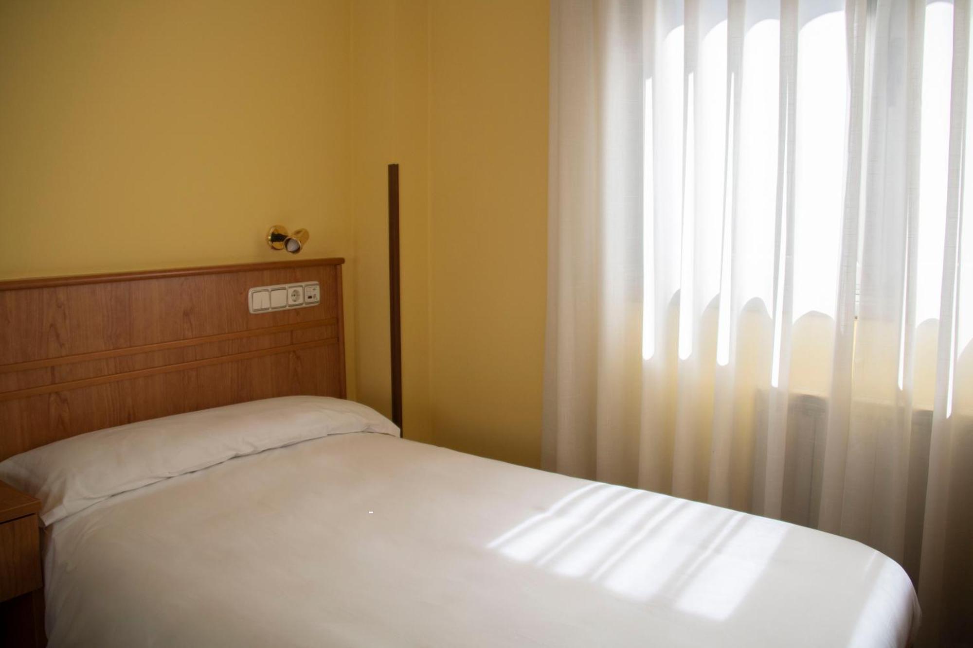 Single Room,1214653078:JPEG